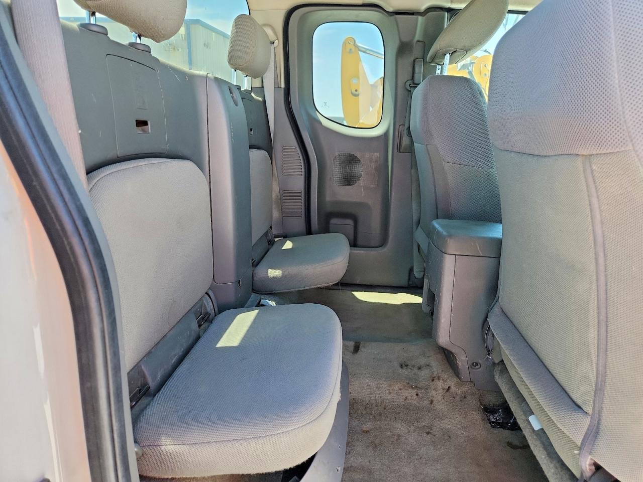 Nissan Frontier S