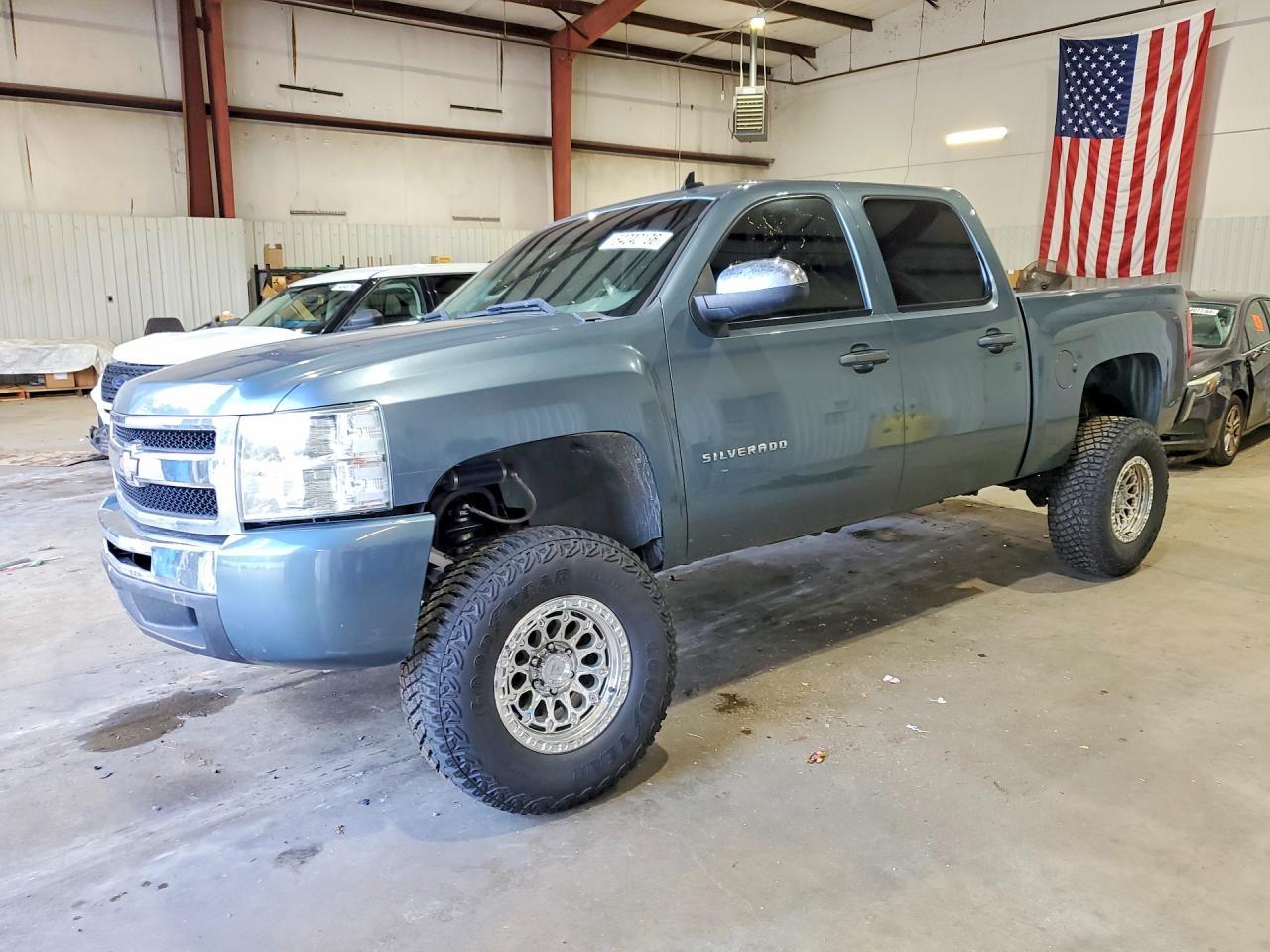 Salvage Chevrolet Silverado Image