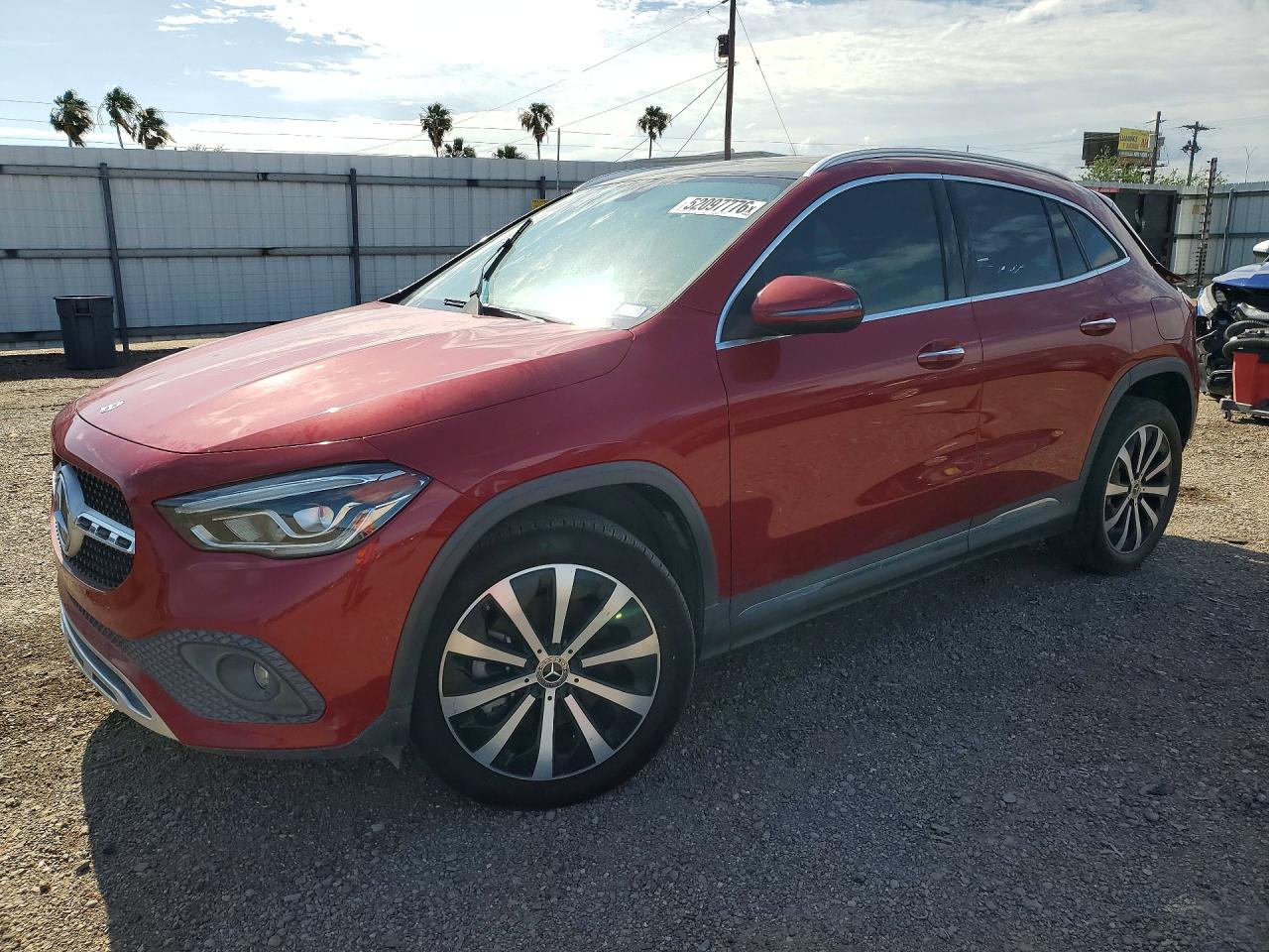 Salvage Mercedes-Benz GLA Image