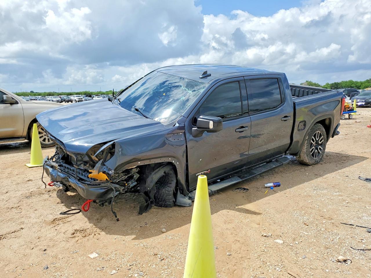 Salvage GMC Sierra Image