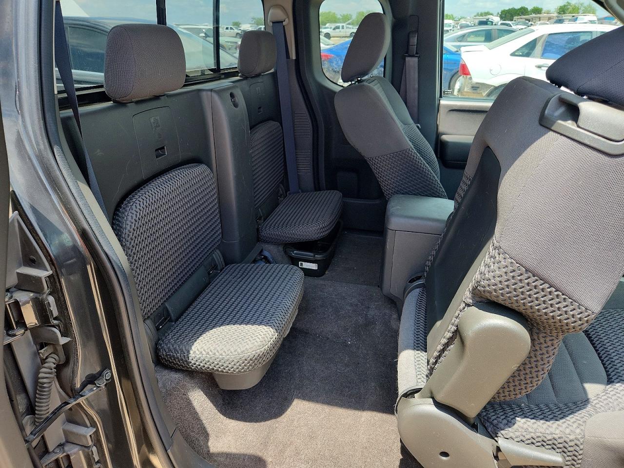 Nissan Frontier Sv V6