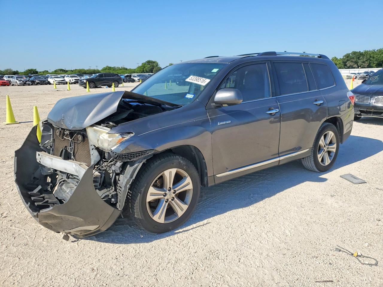 Salvage Toyota Highlander Image