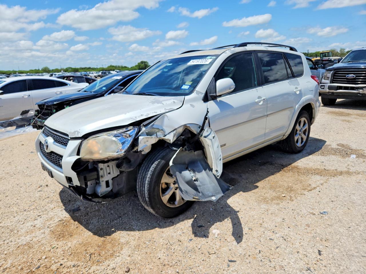 Salvage Toyota RAV4 Image