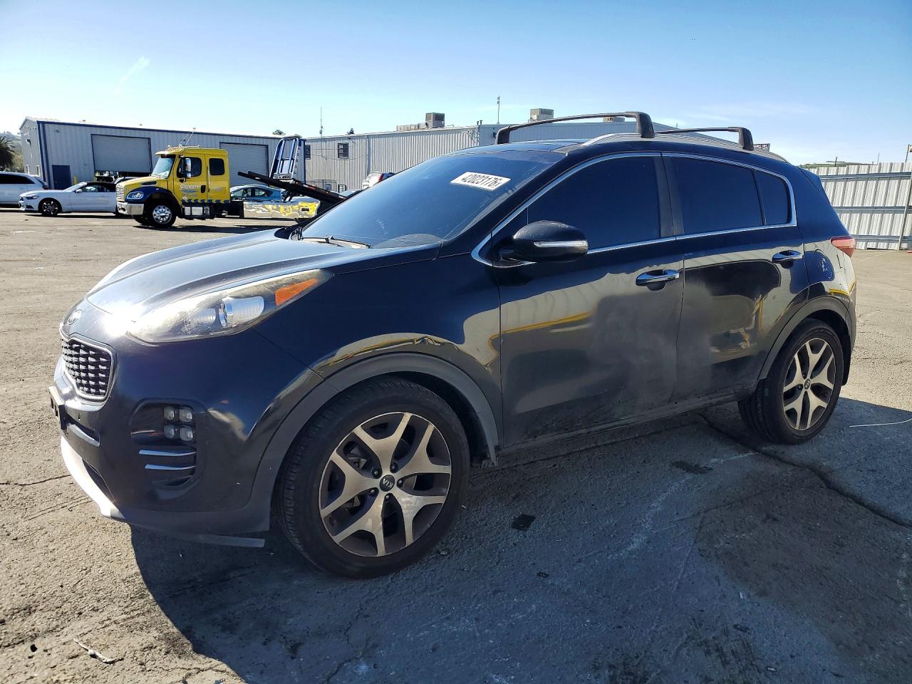 Salvage Kia Sportage Image