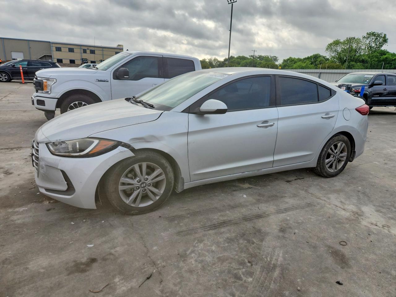 Salvage Hyundai ELANTRA Image