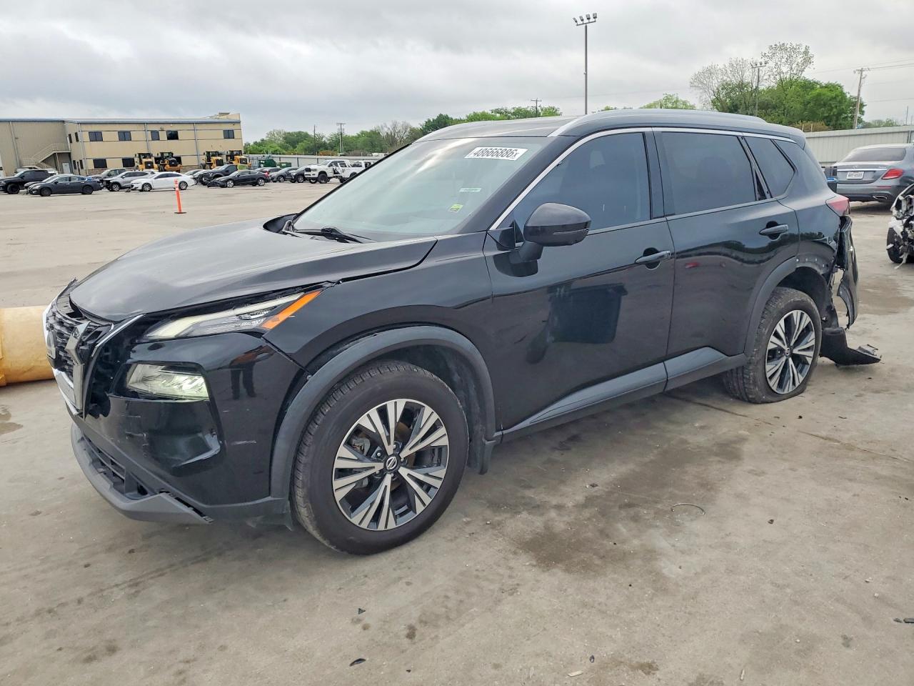 Salvage Nissan Rogue Image