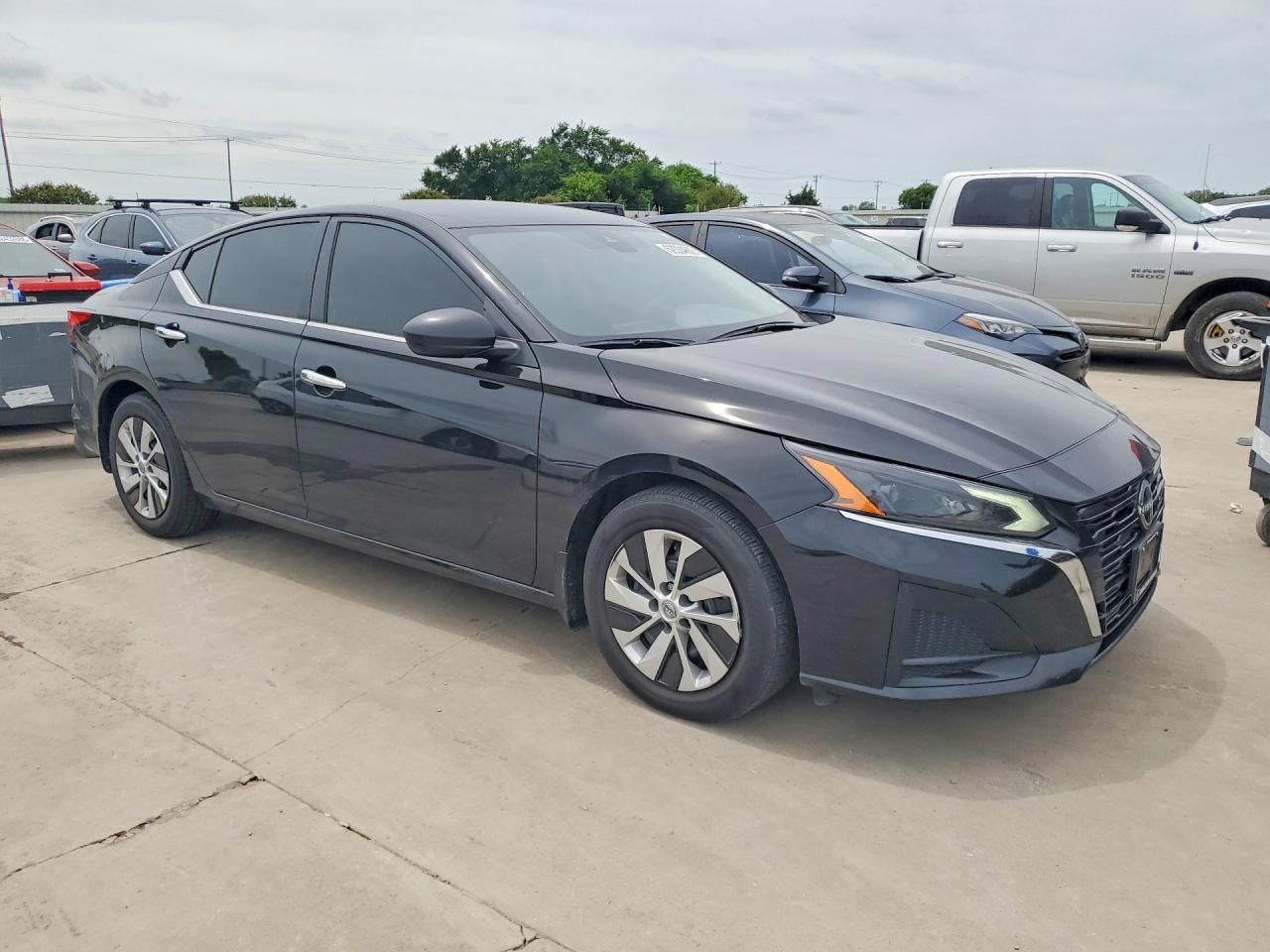 Nissan Altima S