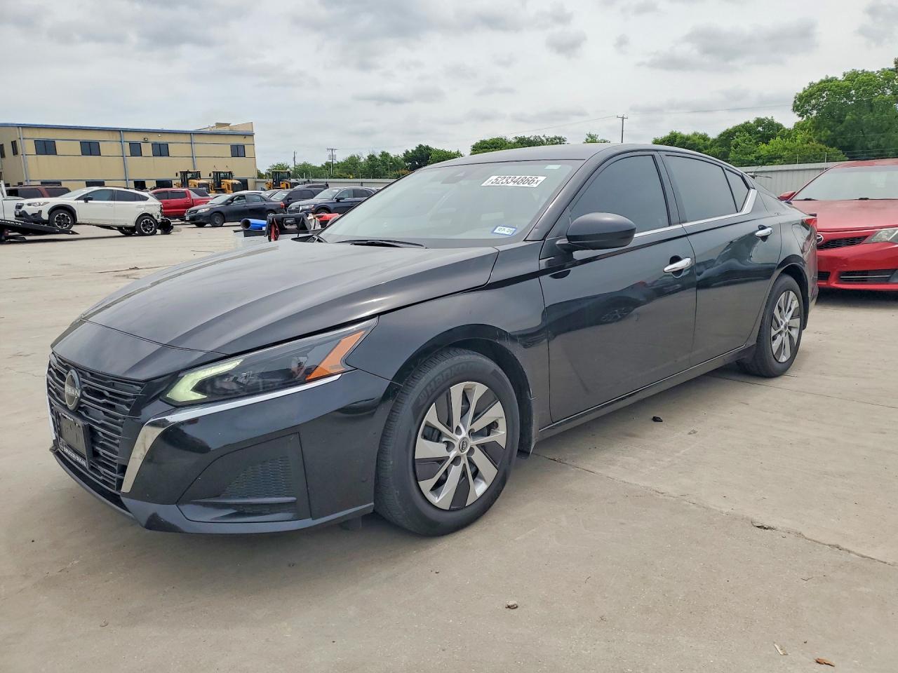 Salvage Nissan Altima Image