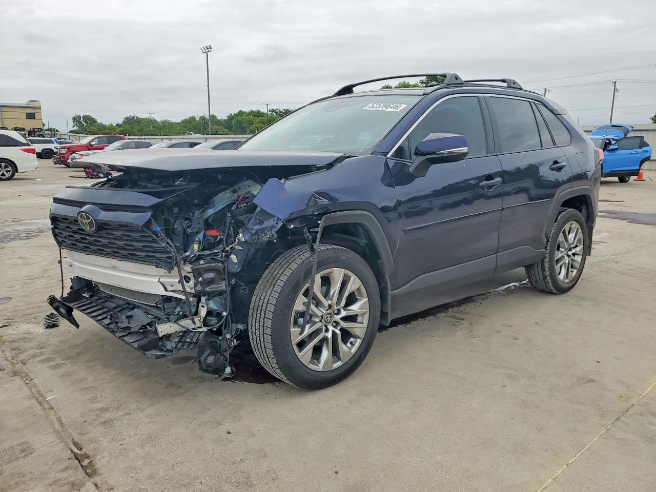 Salvage Toyota RAV4 Image