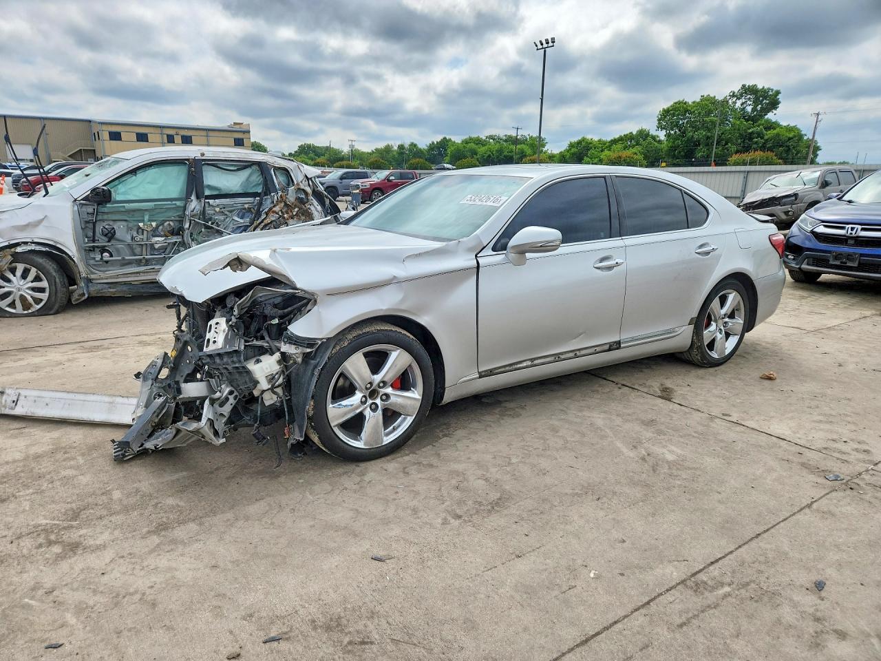 Salvage Lexus LS Image