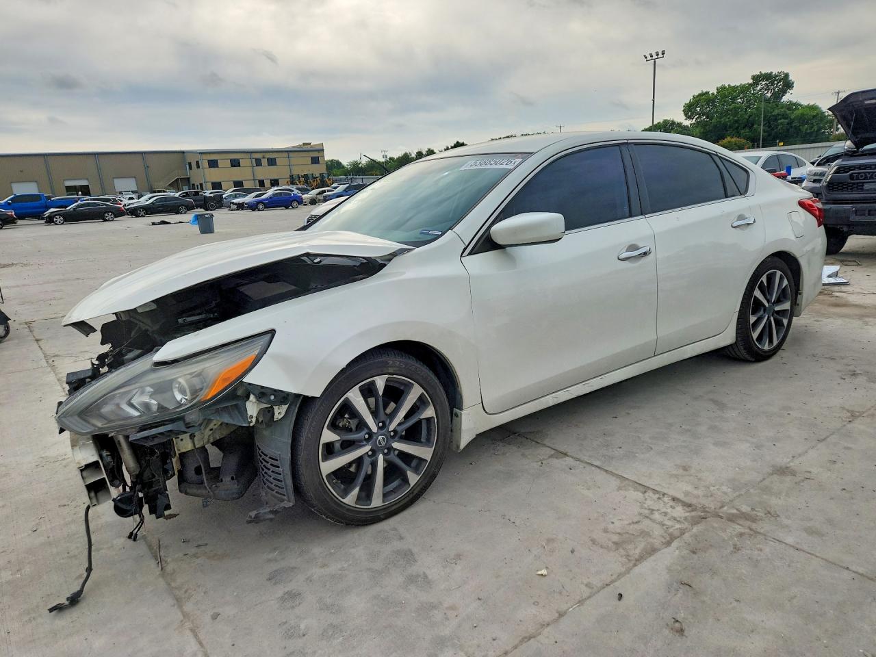 Salvage Nissan Altima Image