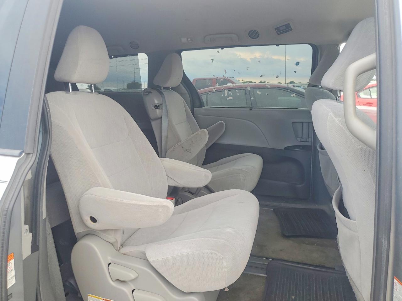 Toyota Sienna Le