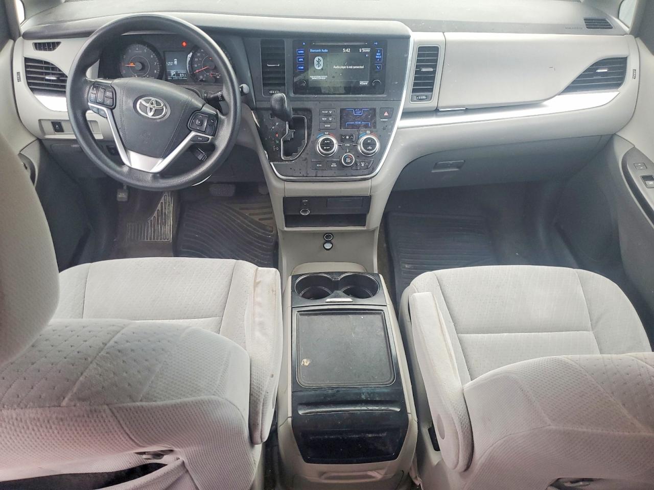 Toyota Sienna Le