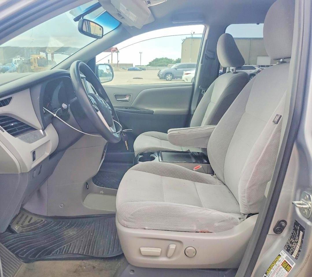 Toyota Sienna Le