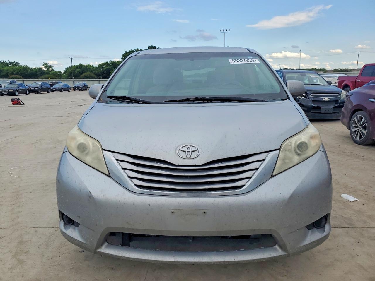 Toyota Sienna Le