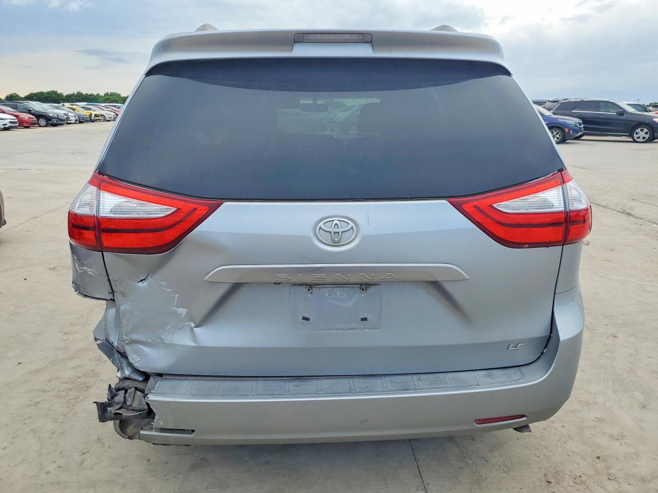 Toyota Sienna Le