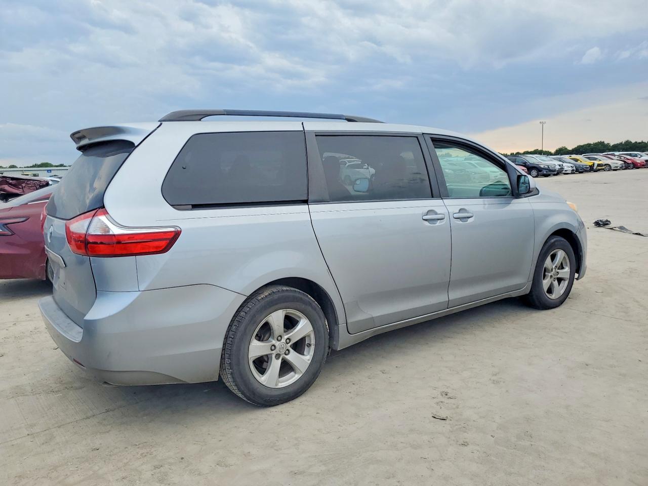Toyota Sienna Le