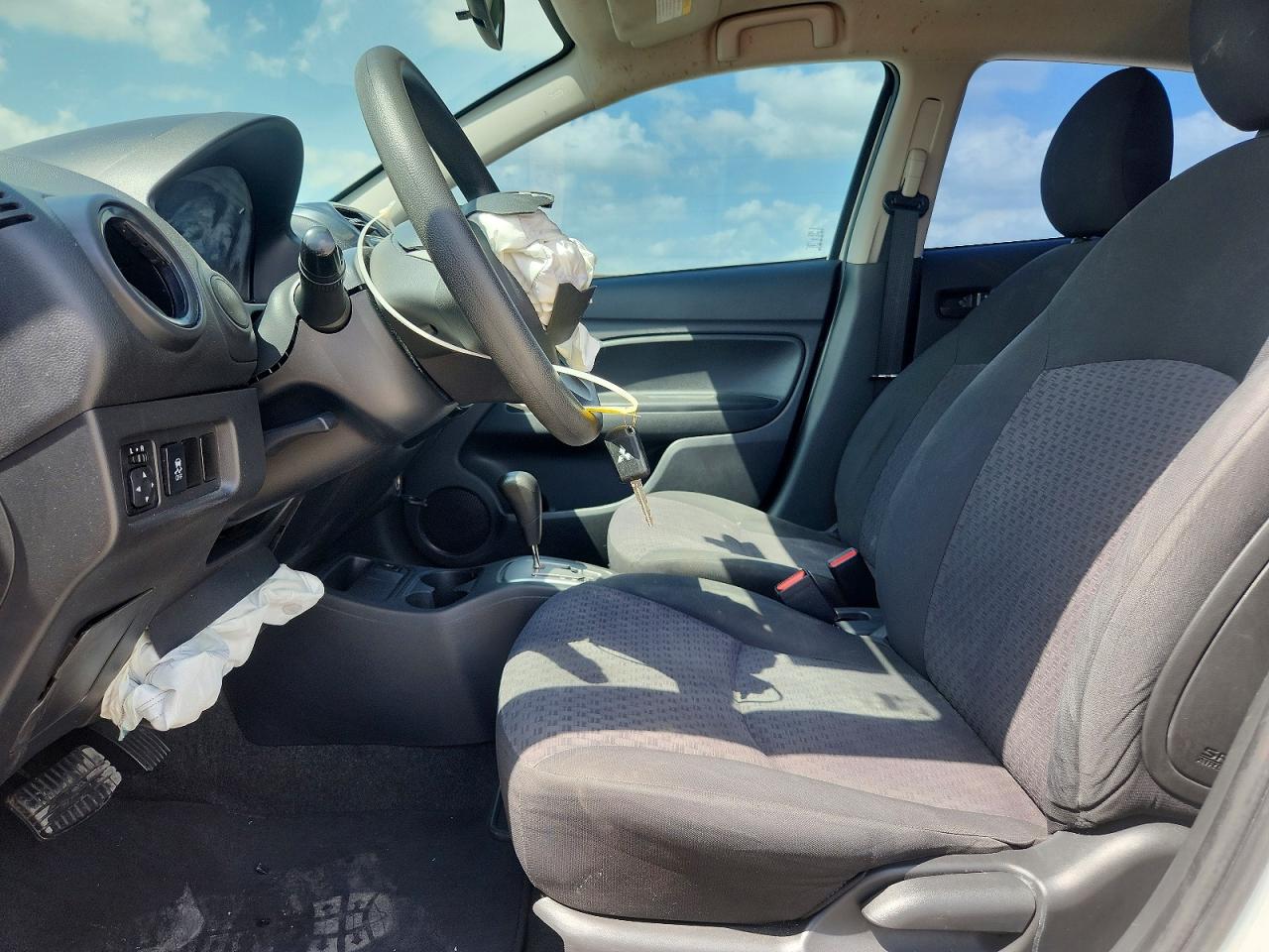 Mitsubishi Mirage Es