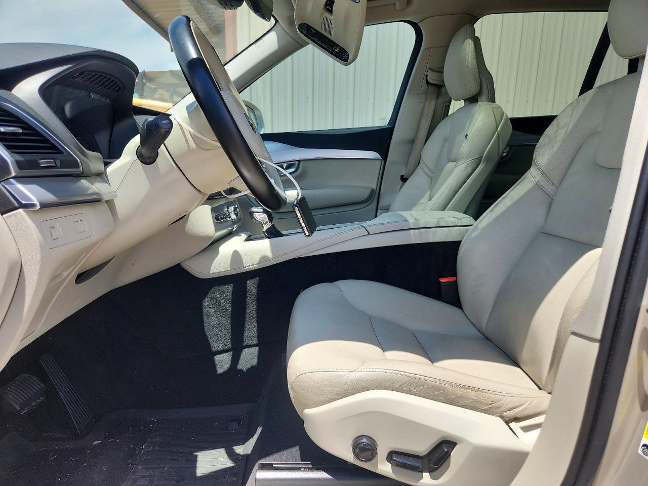 Volvo XC90 T6
