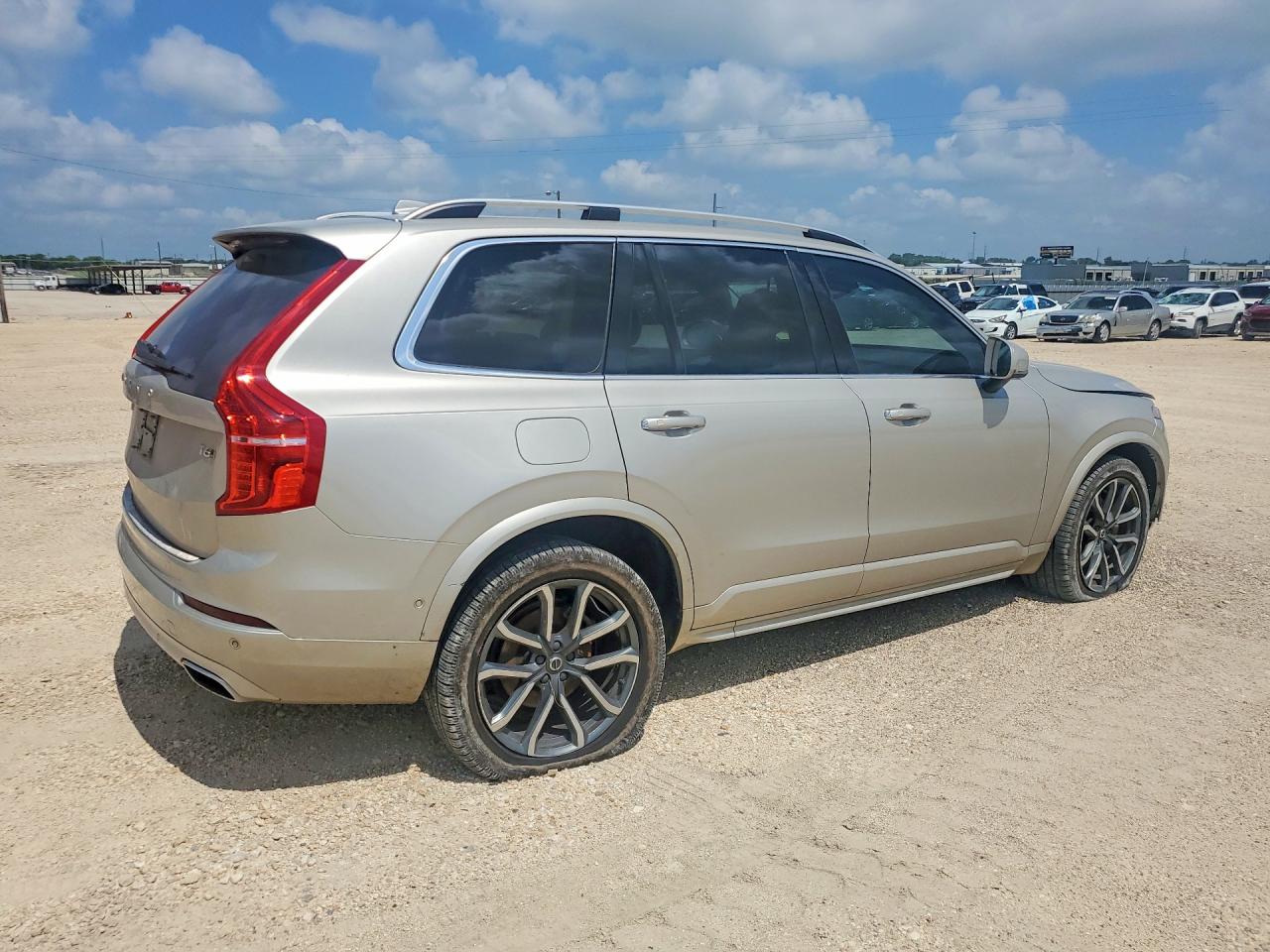 Volvo XC90 T6