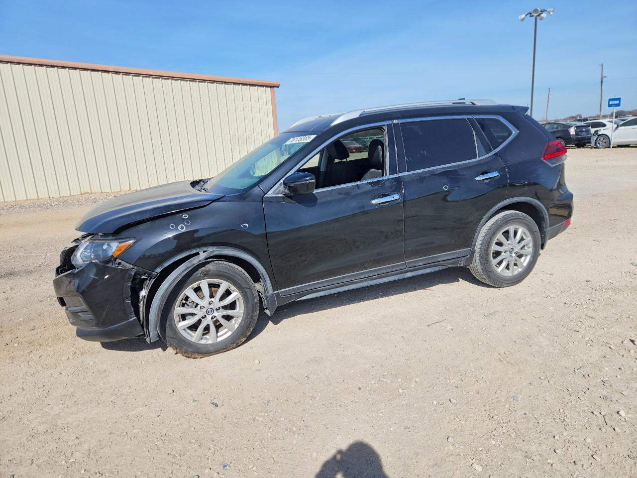 Salvage Nissan Rogue Image