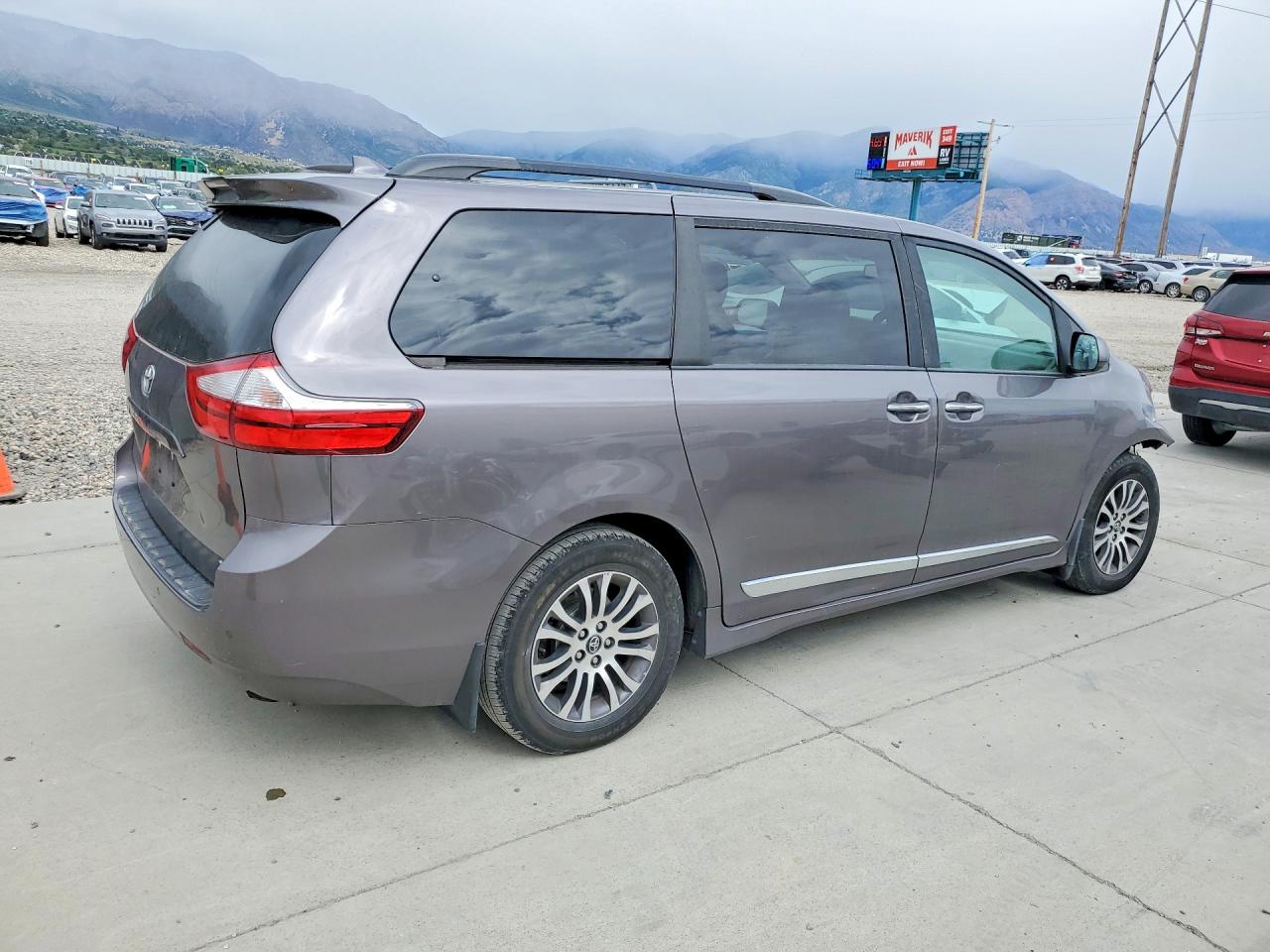 Toyota Sienna Xle 8-passenger