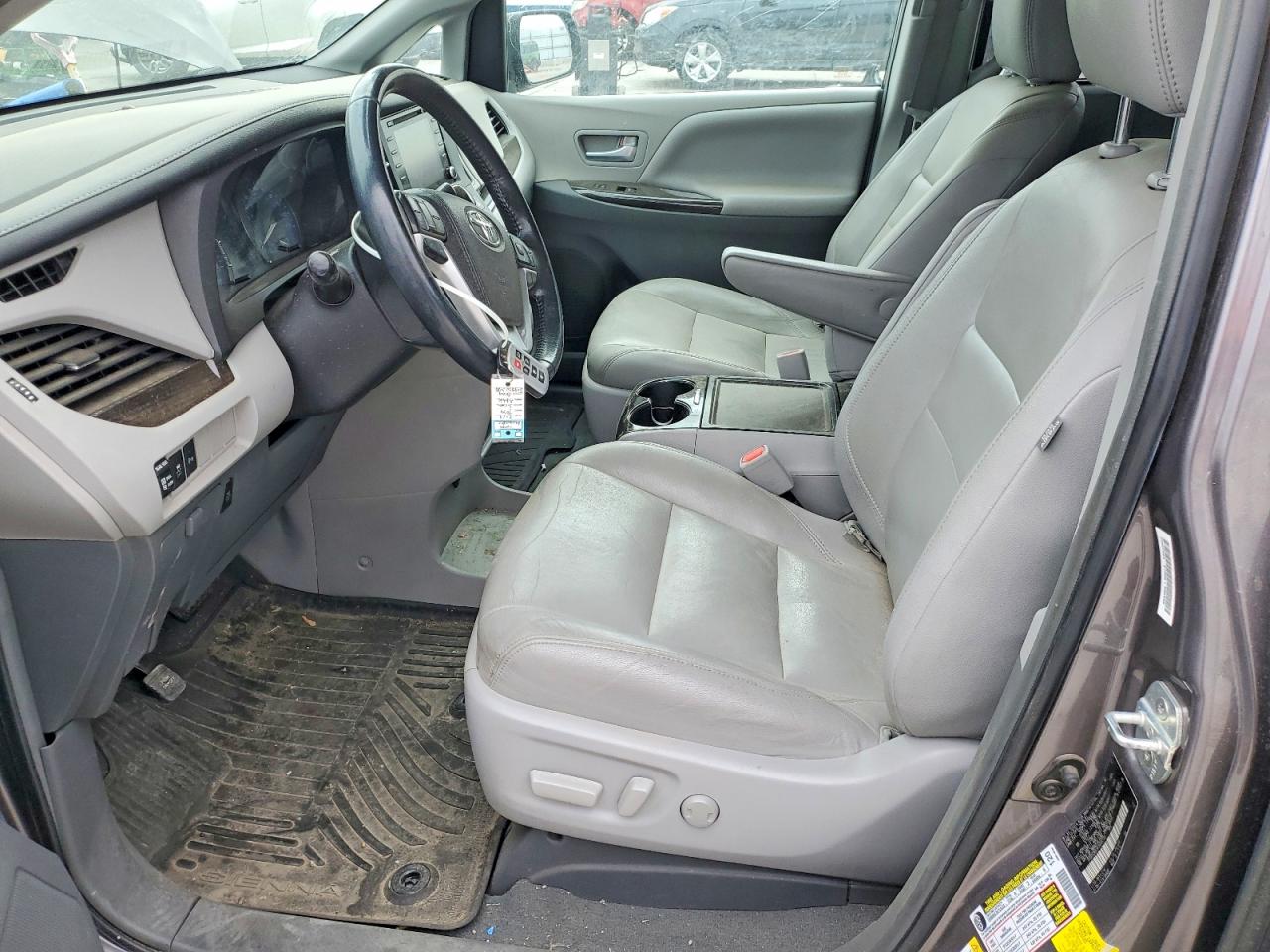 Toyota Sienna Xle 8-passenger