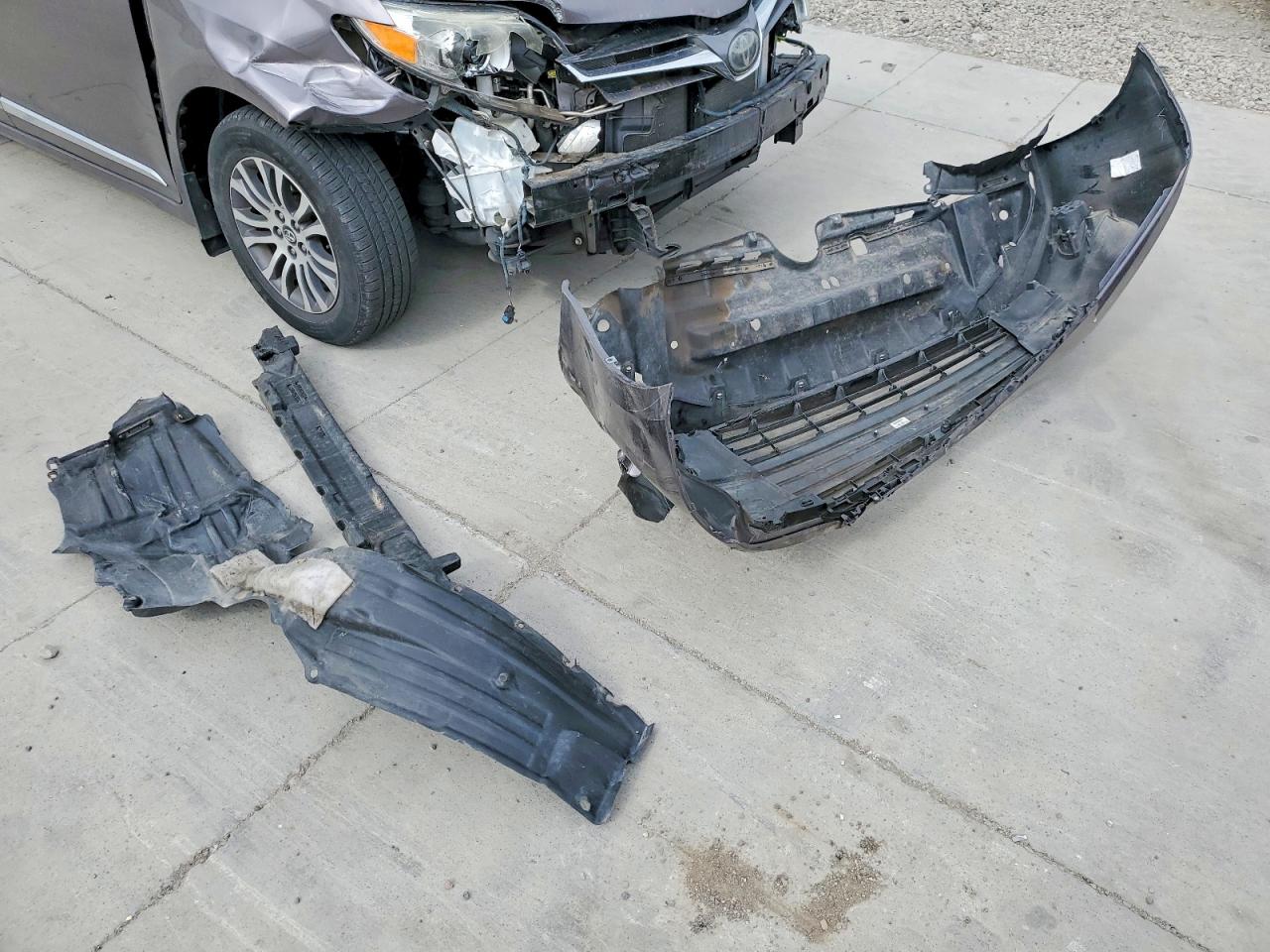 Toyota Sienna Xle 8-passenger