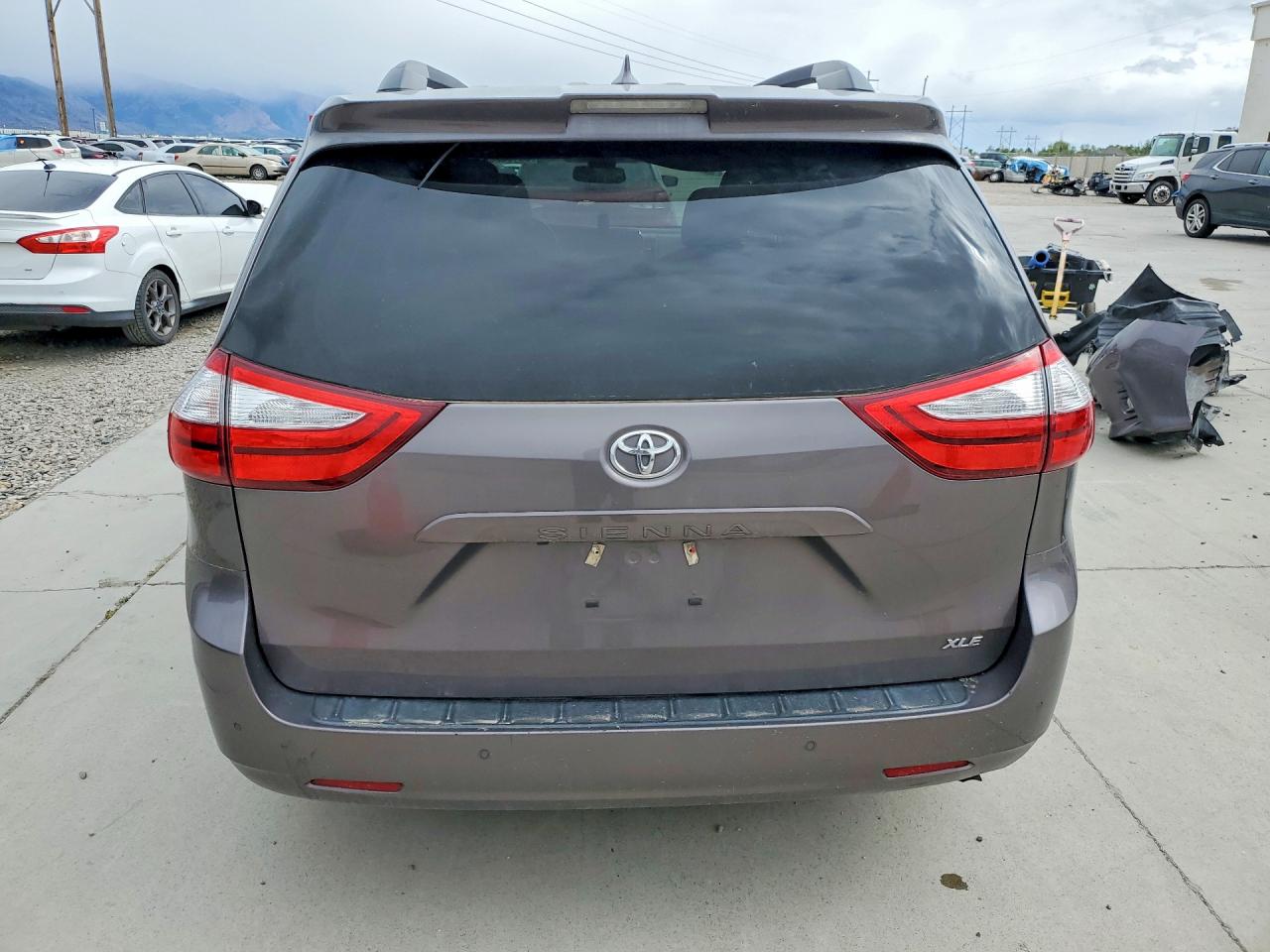 Toyota Sienna Xle 8-passenger
