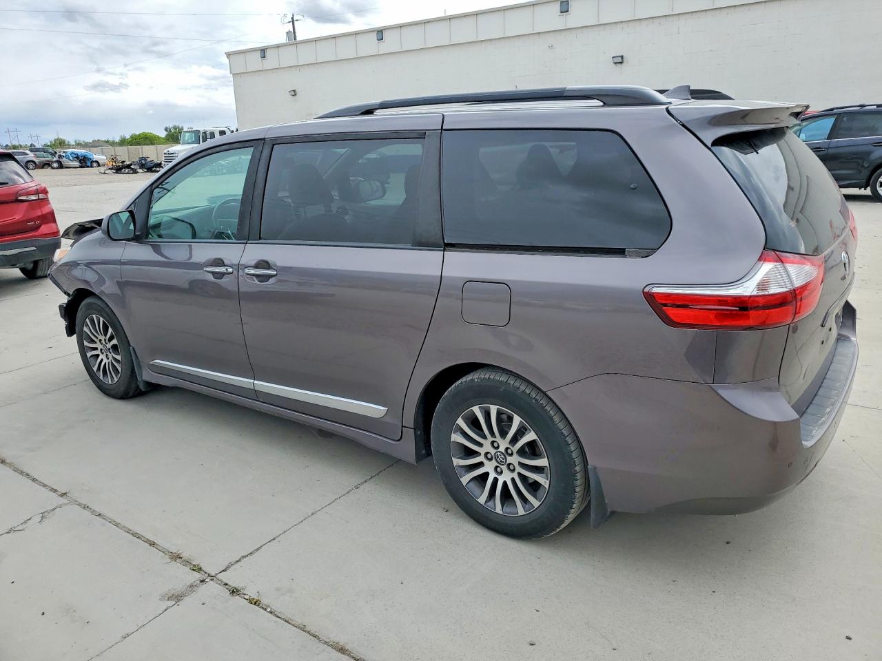Toyota Sienna Xle 8-passenger