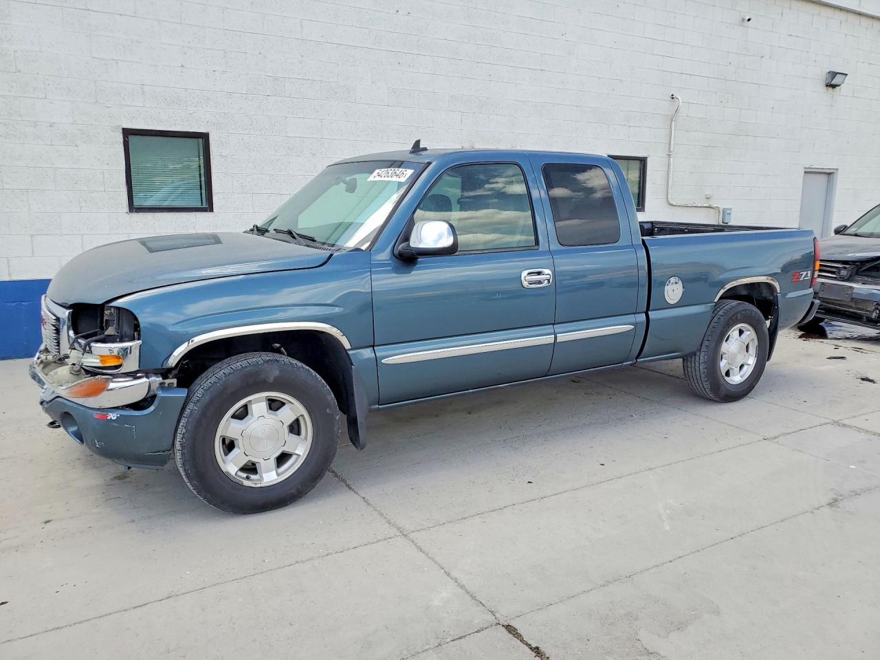 Salvage GMC Sierra Image