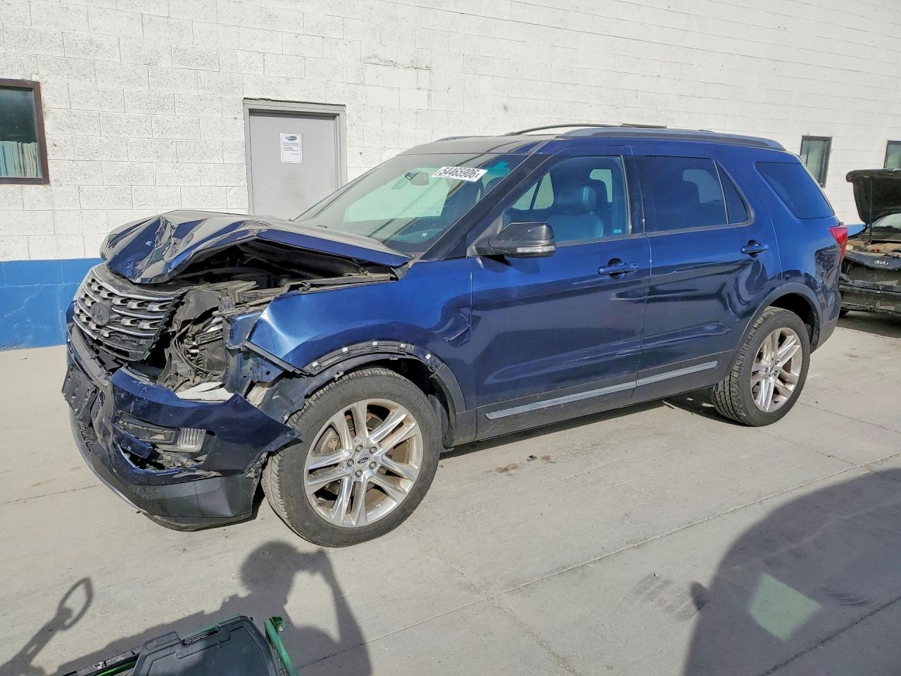 Salvage Ford Explorer Image