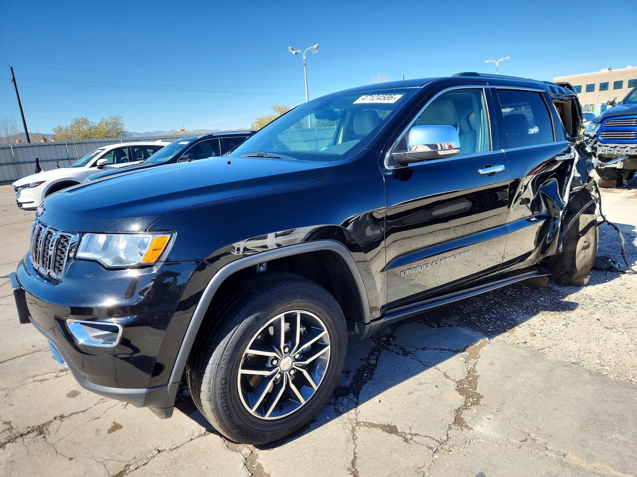 Salvage Jeep Cherokee Image
