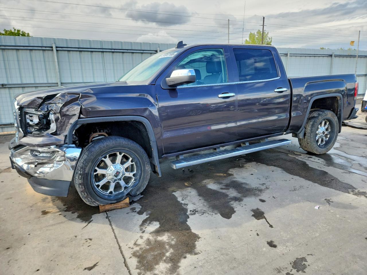 Salvage GMC Sierra Image
