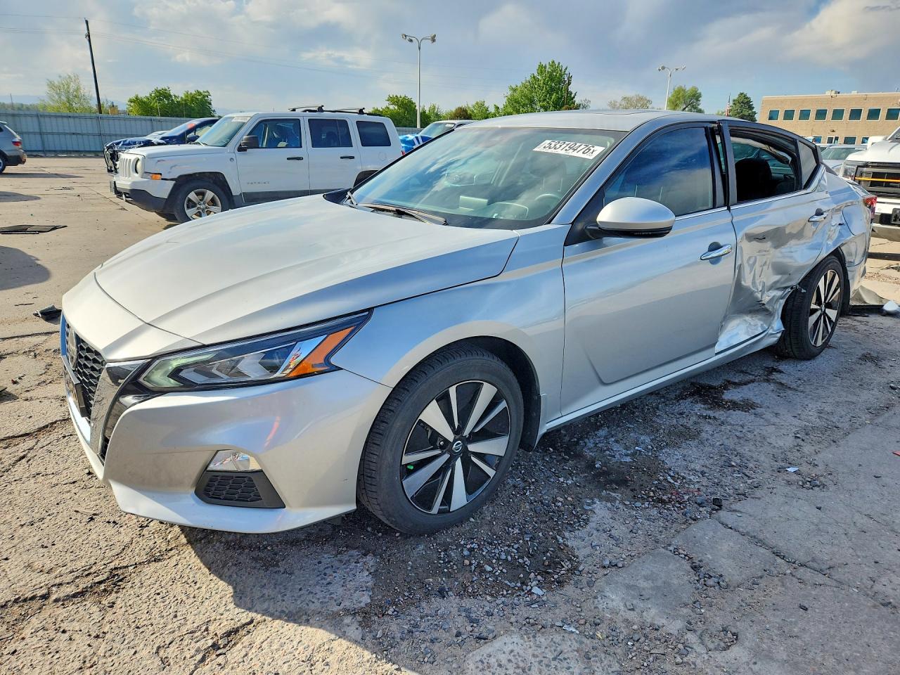 Salvage Nissan Altima Image