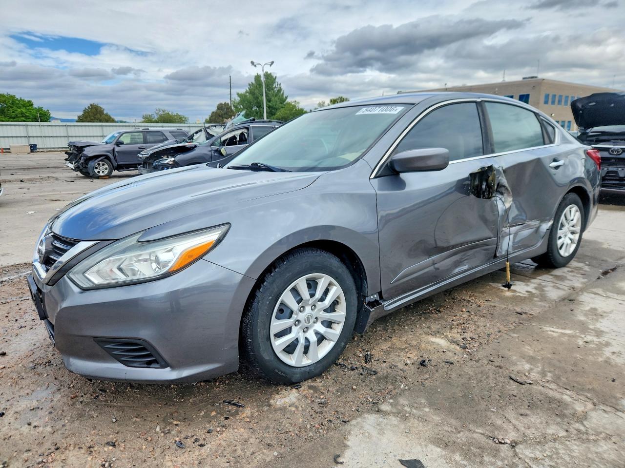 Salvage Nissan Altima Image