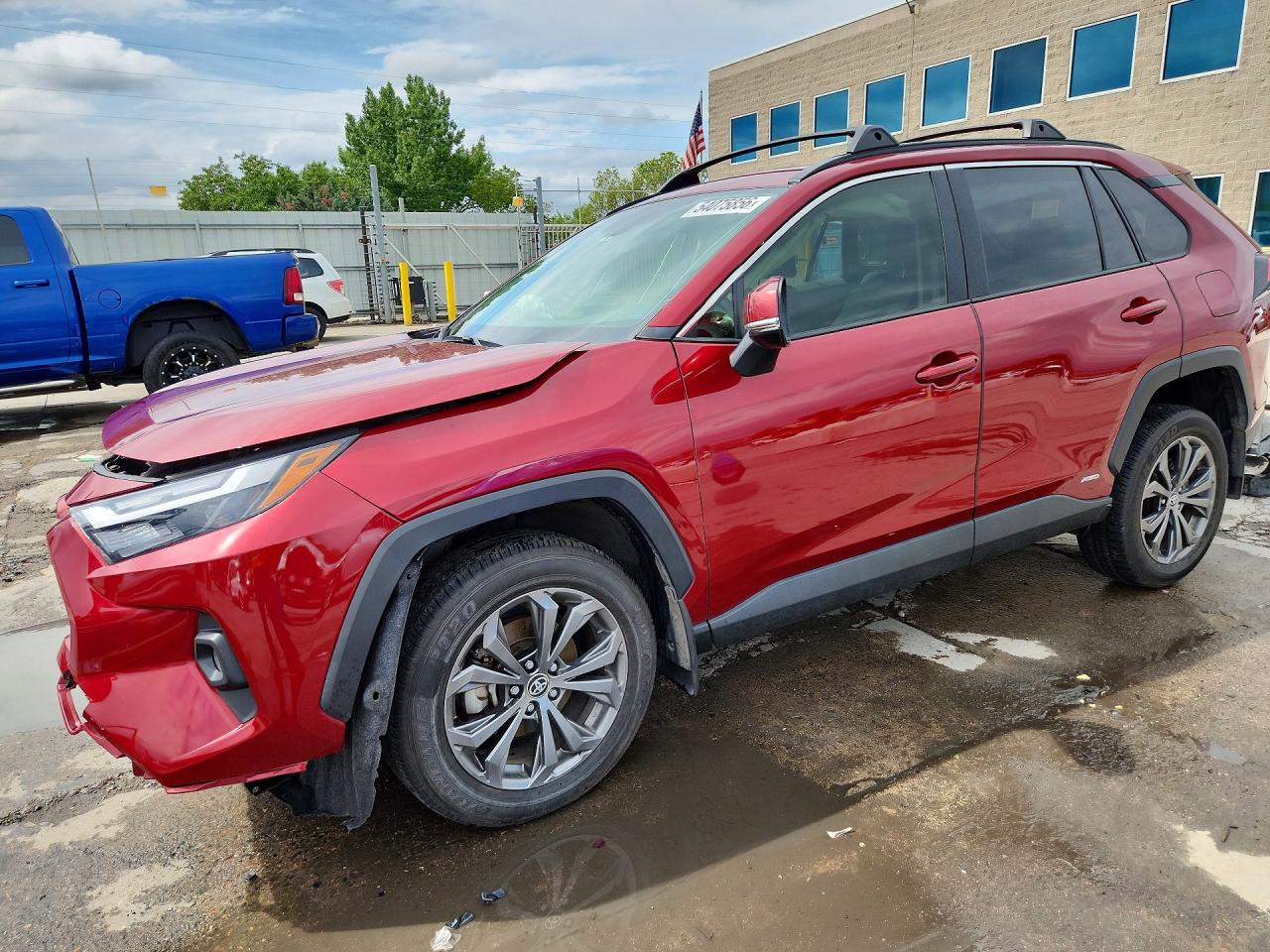 Salvage Toyota RAV4 Image