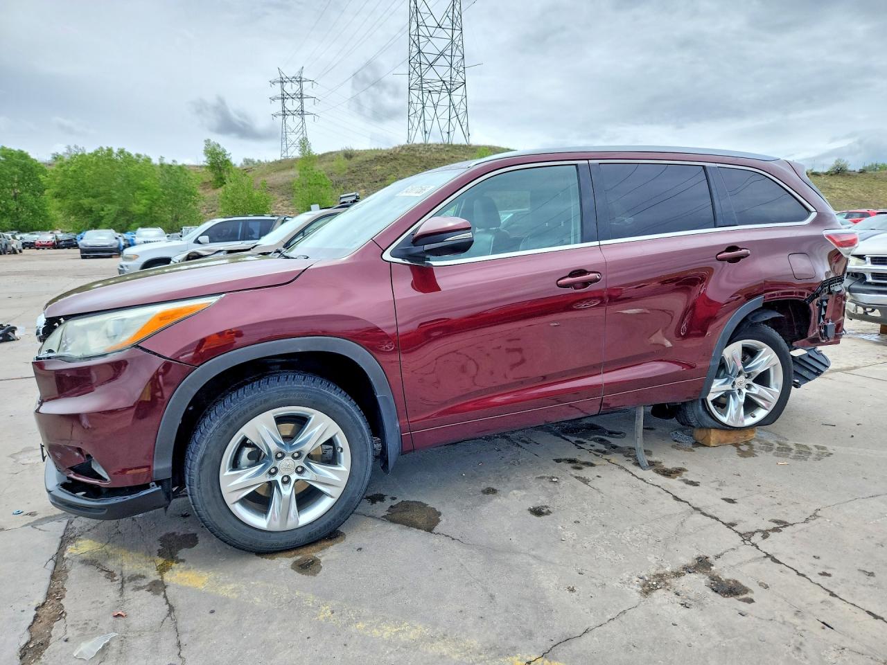 Salvage Toyota Highlander Image