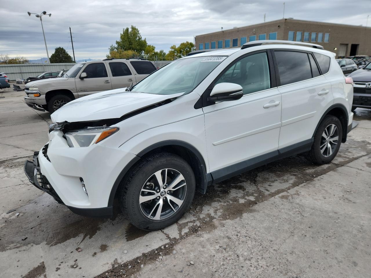 Salvage Toyota RAV4 Image