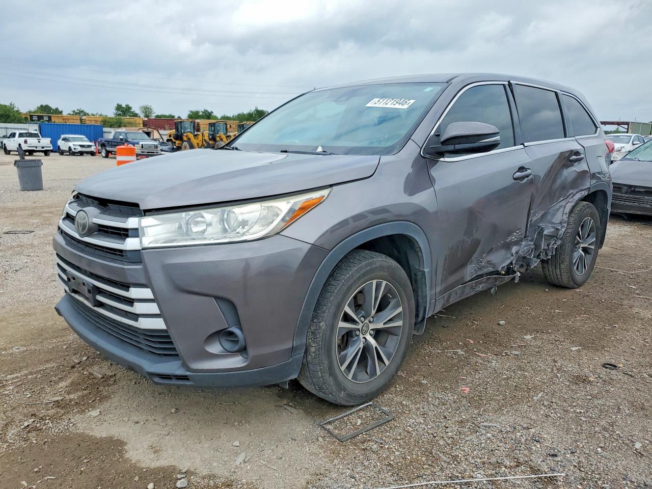 Salvage Toyota Highlander Image