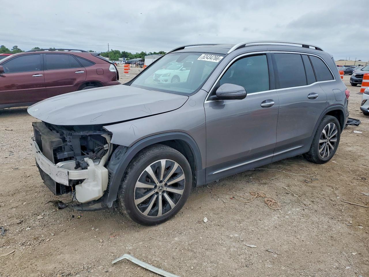 Salvage Mercedes-Benz GLB Image
