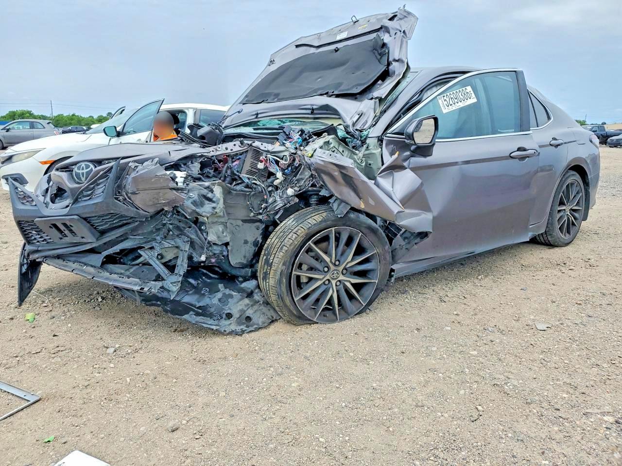Salvage Toyota Camry Image