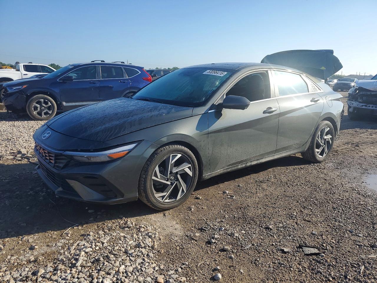 Salvage Hyundai ELANTRA Image