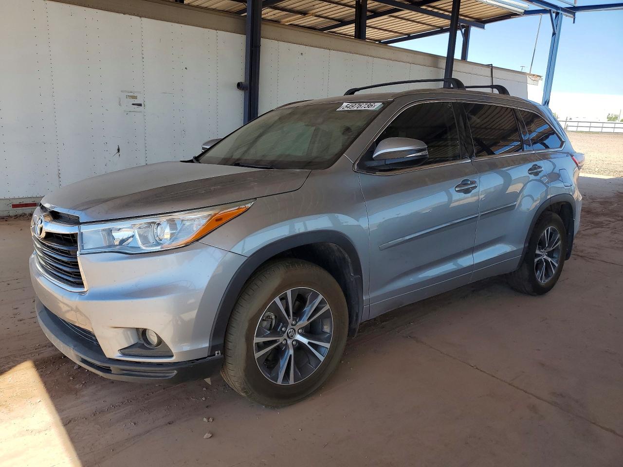 Salvage Toyota Highlander Image