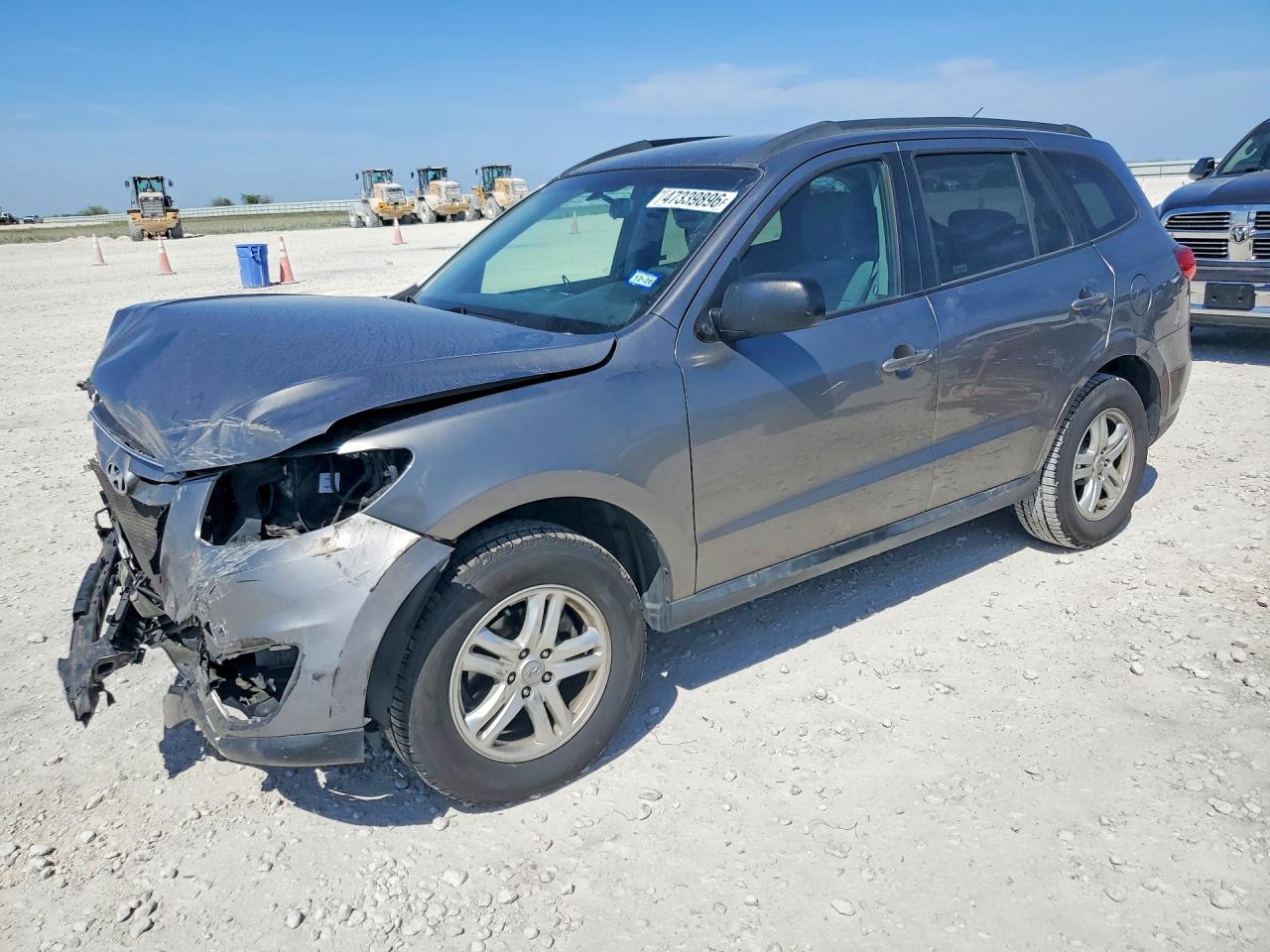 Salvage Hyundai SANTA FE Image