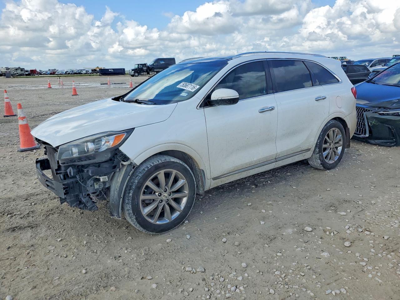 Salvage Kia Sorento Image