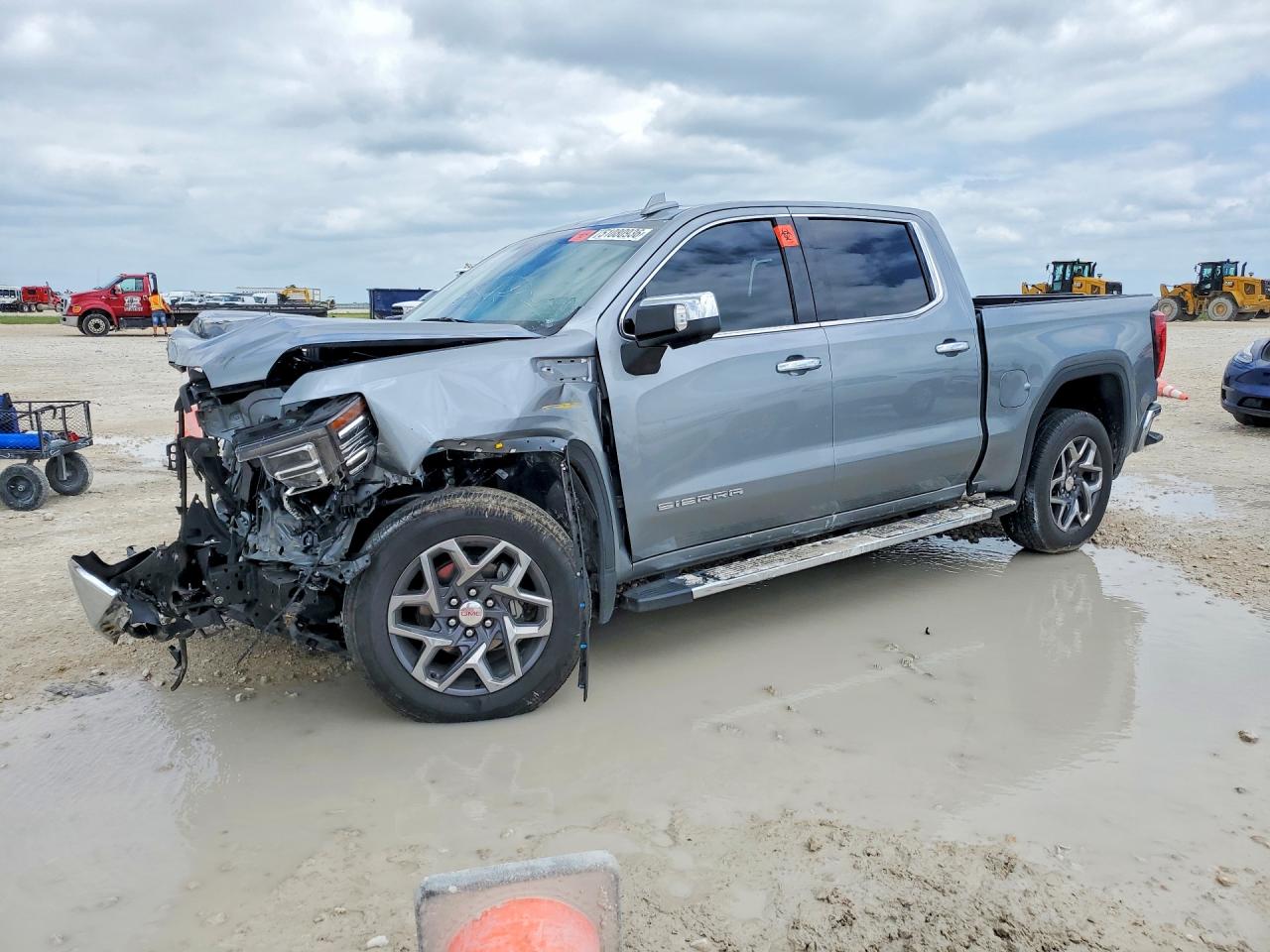 Salvage GMC Sierra Image