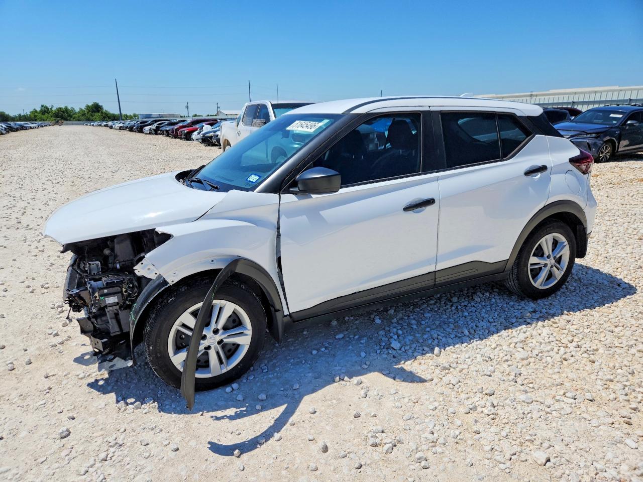 Salvage Nissan Kicks Image