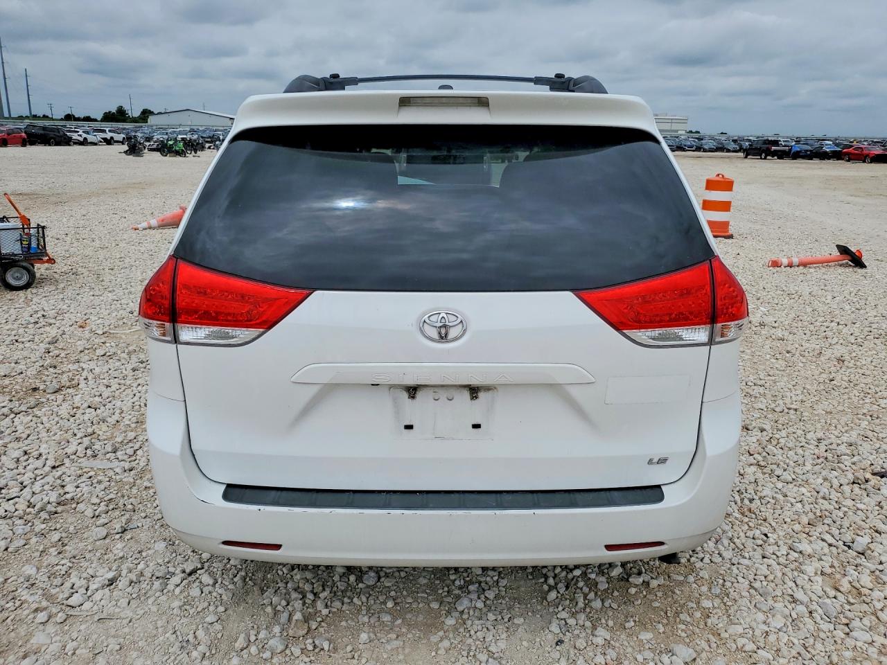 Toyota Sienna Le