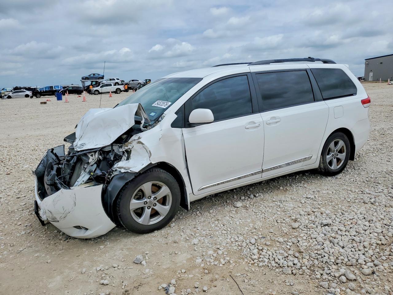 Salvage Toyota Sienna Image